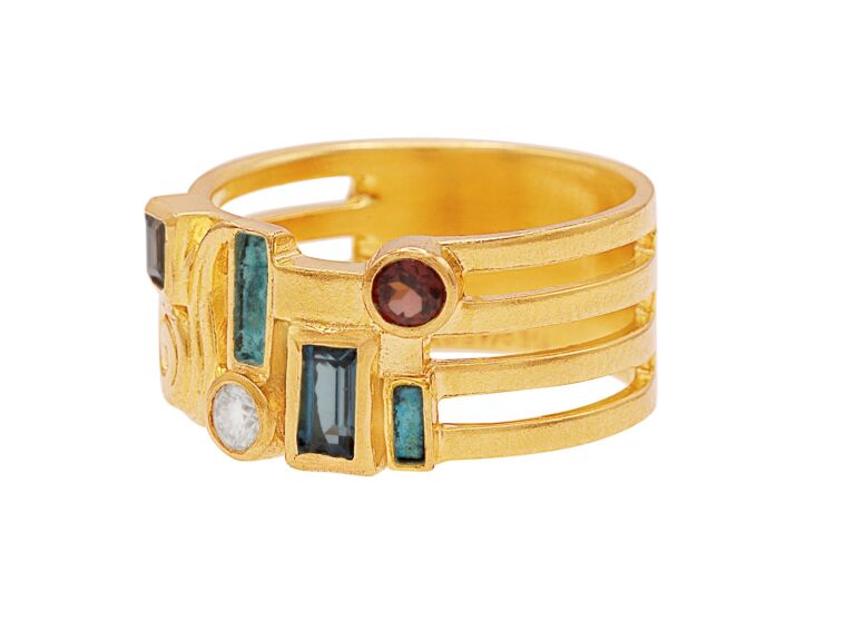 22K Yellow Gold Multi-Stone Ring set with garnet