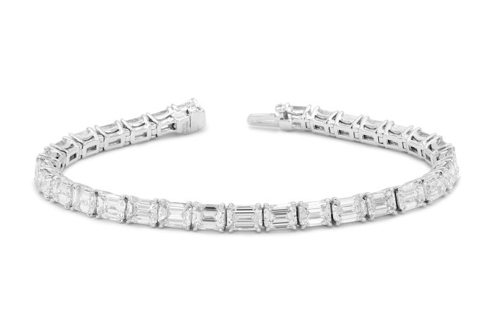 18K White Gold Emerald Cut Diamond Bracelet set with 31 emerald cut diamonds