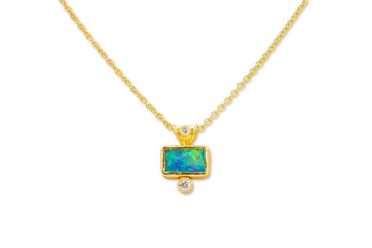 24K Yellow Gold Australian Opal Pendant Necklace (0.89ct) (11x7mm) set with a round diamond (0.11ct