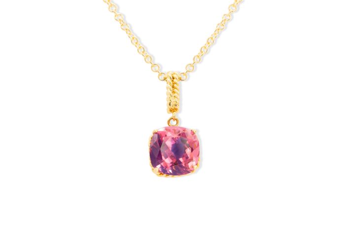 18K Yellow Gold Pendant Necklace with rope design and set with 1 cushion shaped pink tourmaline (11.2x11.2x7.4mm)